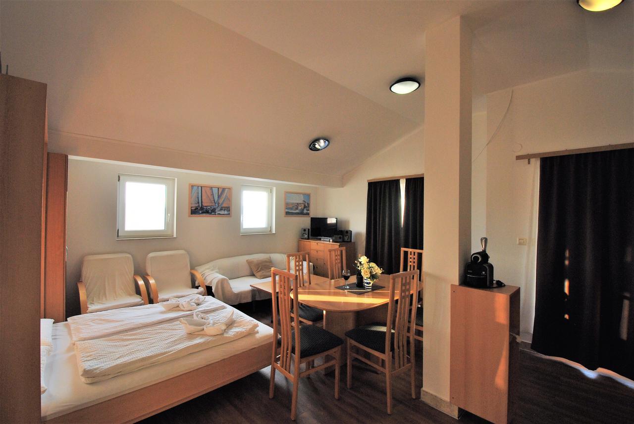 Nautica Apartments Betina  Zewnętrze zdjęcie